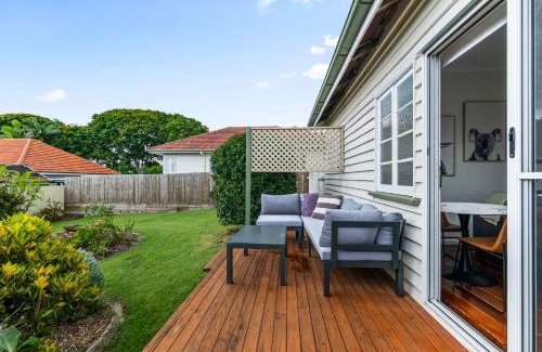 Bald Hills Maison | Charming 1-Bed Cottage with Garden Retreat
