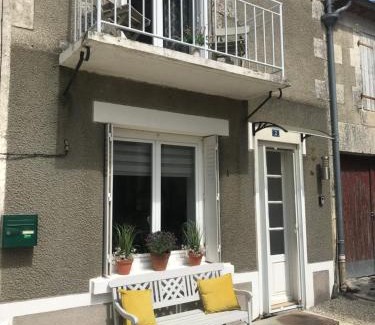 Montemboeuf Maison | Charming 1-bed cottage Montemboeuf