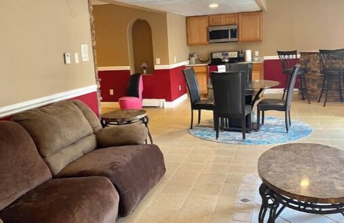 Jackson Appartement | Charming 1-bedroom with full bathroom located in a house in the suburb
