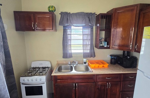 Potters Village Appartement | Charming 1-bedroom apartment with WiFi, AC in superb St. George