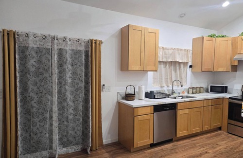 Moreno Valley Maison | Charming 1-bedroom 500 Sq. Ft. back house in nice neighborhood of Moreno Valley,