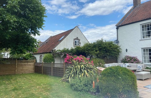 Winscombe Cottage | Charming 1-bedroom Annex,hot tub in stunning mendip retreat, near BristolAirport