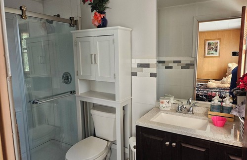 Lynn Maison | Charming 1-bedroom and bathroom in a house in delightful Lynn with WiFi, AC.