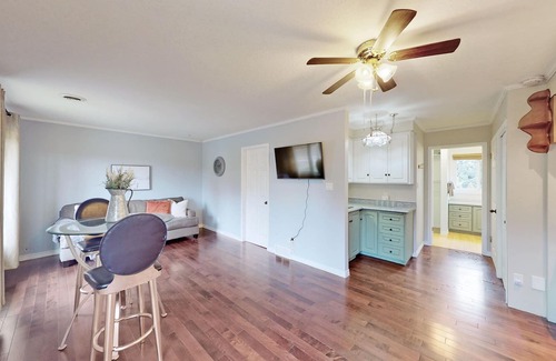 Breslau Maison | Charming 1 Bedroom Apartment Overlooking Garden