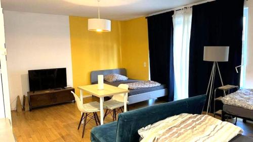 Kelkheim Appartement | Charming 1-Bedroom Apartment with Natural Light and Balcony