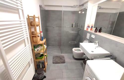 Kelkheim Appartement | Charming 1-Bedroom Apartment with Natural Light and Balcony