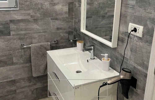 Resita Appartement | Charming 1-bedroom apartment in lovely Reșița with AC