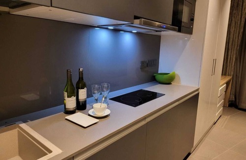 Noida Appartement | Charming 1-bedroom apartment in wonderful Noida with AC