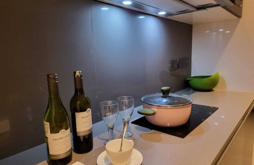 Noida Appartement | Charming 1-bedroom apartment in wonderful Noida with AC