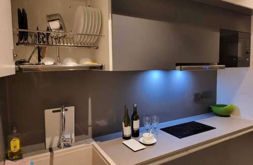 Noida Appartement | Charming 1-bedroom apartment in wonderful Noida with AC