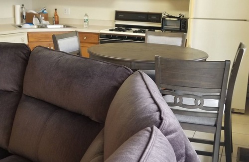 Elma Appartement | Charming 1-bedroom apartment in peaceful Elma with WiFi, AC