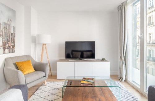 Trafalgar Appartement | Charming 1-Bedroom Apartment in Central Madrid Stylish Retreat for 2, Alonso Martinez I