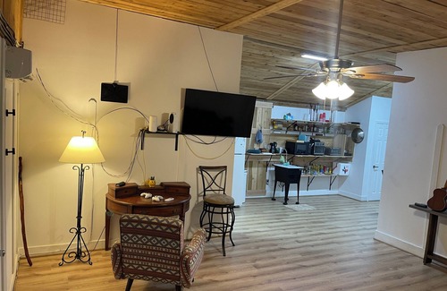 Brookshire Maison | Charming 1-bedroom building with WiFi, AC in welcoming Brookshire