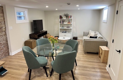 Petworth Maison | Charming 1-bedroom basement with private entrance near Petworth metro