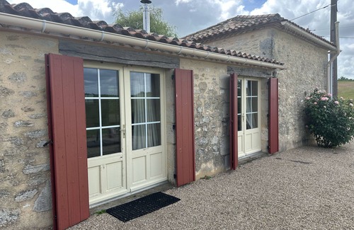 Esclottes Cottage | Charming 1-bedroom cottage in enchanting Esclottes with AC