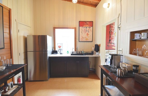 Spicewood Maison | Charming 1-bedroom gallery bungalow on 9 acres in Spicewood, new central air/ht.
