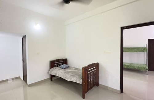 Quilandi Maison | Charming 1-bedroom house in Koyilandy with WiFi access