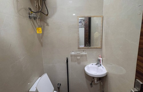 Old Rajinder Nagar Maison | Charming 1-bedroom house in amazing New Delhi with AC
