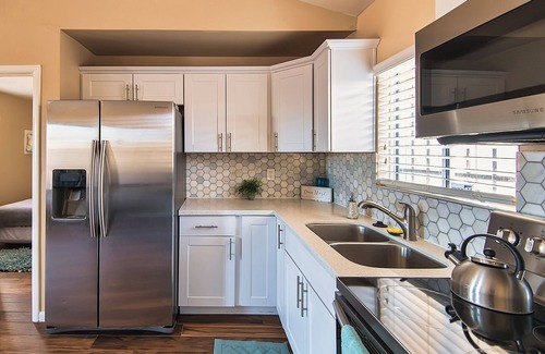 F. Q. Story Maison | Charming 1-bedroom house in delightful Phoenix with WiFi, AC