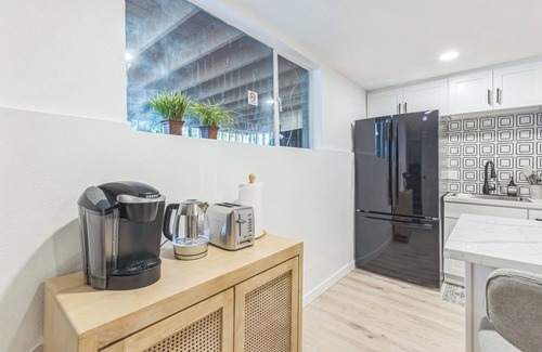 Three Tree Point Maison | Charming 1-bedroom house in lovely Burien with high speed WiFi, AC