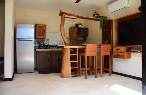 Rio Lagartos Appartement | Charming 1-Bedroom Apartment in Río Lagartos. AC, Rooftop Deck & Private Pier -L