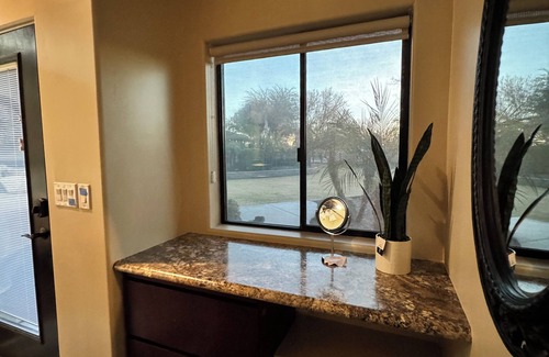 Peoria Cottage | Charming 1-bedroom QT Cottage with AC, WiFi near 1 mile P83, Arrowhead Mall