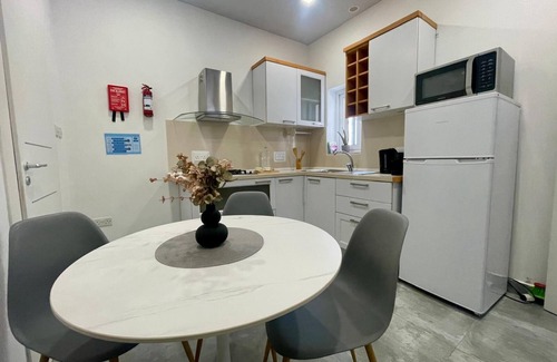 Paola Appartement | Charming 1-bedroom + Sofa Bed Maisonette with Private Entrance, AC, in Paola.