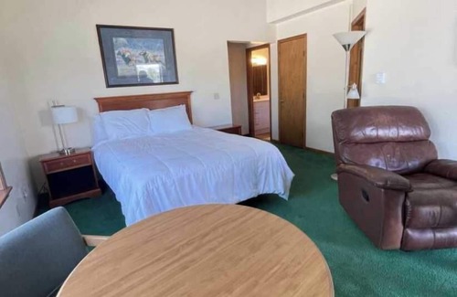 Huron Hôtel | Charming 2 bedroom suite with AC and WiFi in Huron.unit#127