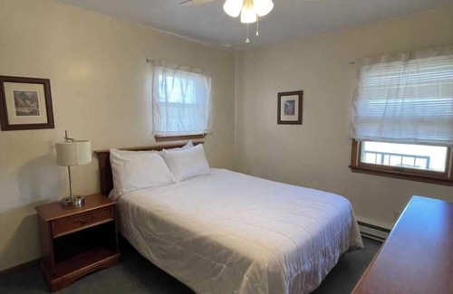 Huron Hôtel | Charming 2 bedroom suite with AC and WiFi in Huron.unit#127