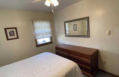 Huron Hôtel | Charming 2 bedroom suite with AC and WiFi in Huron.unit#127