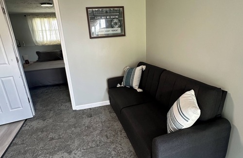 Saugus Maison | Charming 1-bedroom suite in Saugus with WiFi