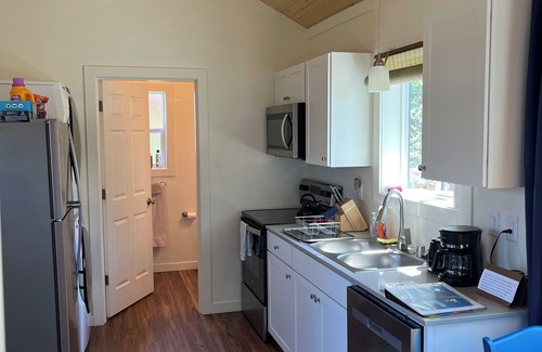 Kenton Maison | Charming 1-bedroom tiny house in Portland with WiFi, AC