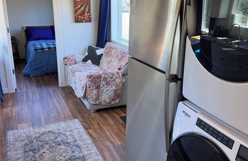 Kenton Maison | Charming 1-bedroom tiny house in Portland with WiFi, AC