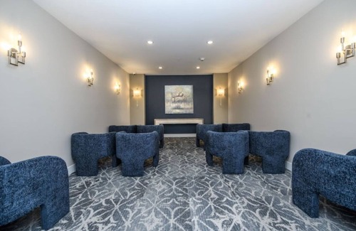 Westmere Appartement | Charming 1-bedroom in Guilderland with AC, WiFi For 55 and up Community