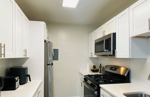 College Park Appartement | Charming 1-bedroom apartment in pleasant Hyattsville. Just steps to the Mall