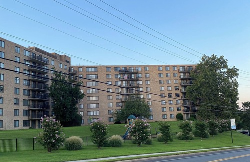 College Park Appartement | Charming 1-bedroom apartment in pleasant Hyattsville. Just steps to the Mall