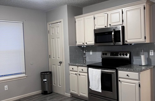 Waldron Maison | Charming 1-bedroom house with AC, and a shared living and kitchen space.
