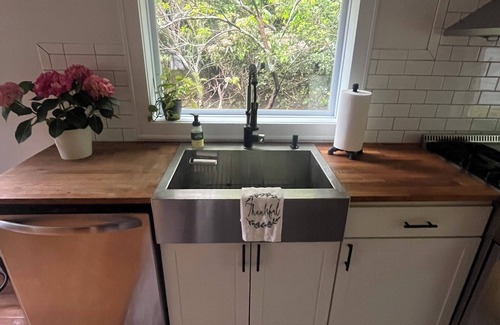Stony Brook Cottage | Charming 1-bedroom Stony Brook cottage -walking distance to village & university