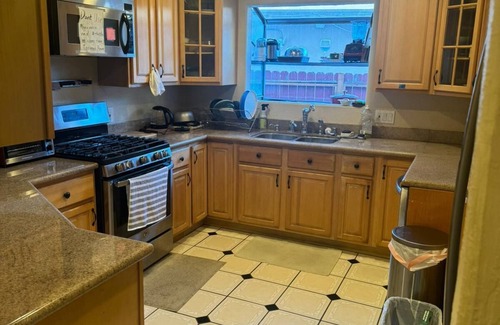 Menlo Park Maison | Charming 1-bedroom w/large window in a community-style house close to Stanford