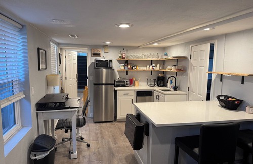 Washington Park West Appartement | Charming 1 bedroom Wash Park guest suite w/fireplace