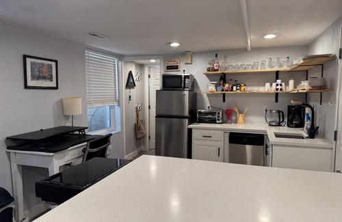 Washington Park West Appartement | Charming 1 bedroom Wash Park guest suite w/fireplace