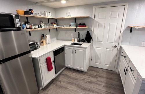 Washington Park West Appartement | Charming 1 bedroom Wash Park guest suite w/fireplace