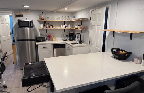Washington Park West Appartement | Charming 1 bedroom Wash Park guest suite w/fireplace