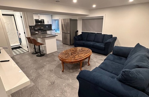 Delta Maison | Charming 1-bedroom with dedicated bathroom in superb Delta with WiFi, AC
