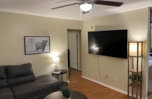 Lawton Appartement | Charming 1-BR upstairs apartment near Fort Sill!