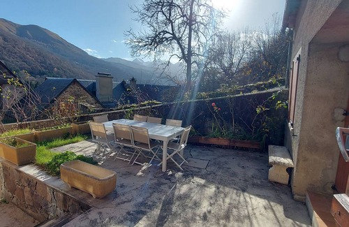 Avajan Maison | Maison typique 10 pers. avec Wifi, jardin et terrasse, à 5 min de Loudenvielle