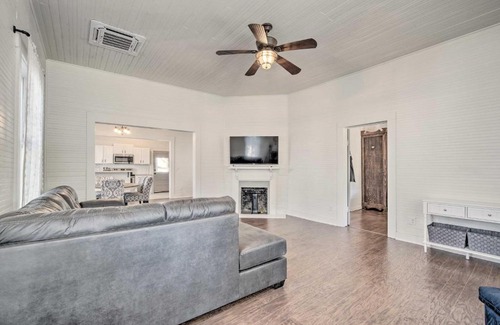 Historic District Maison | Charming 100-Year-Old Home Less Than 1 Mi to Downtown