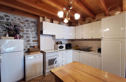 Lorlanges Cottage | Charmant gîte historique avec pêche privée et forêt, près de Brioude et Blesle