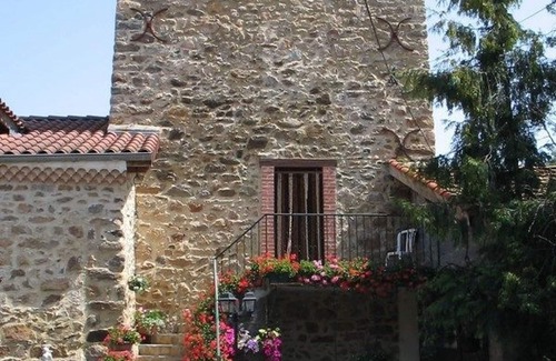Lorlanges Cottage | Charmant gîte historique avec pêche privée et forêt, près de Brioude et Blesle
