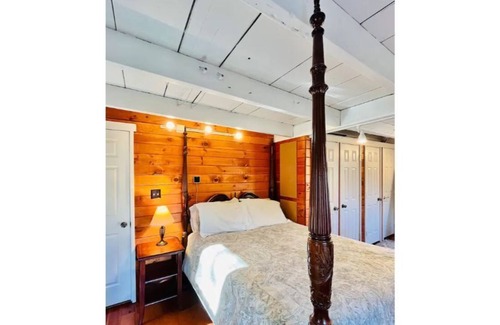 Slatington Autre | Charming 1800s Historic Stone Farmhouse on 4.5 lush acres
